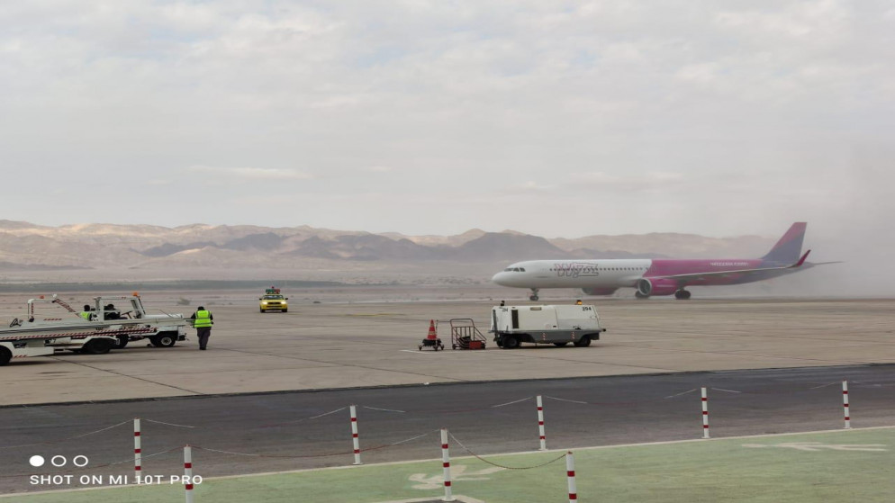 استقبال مطار الملك حسين في محافظة العقبة أول رحلة طيران من خلال شركة طيران"ويزاير" الهنغارية. (سلطة العقبة الاقتصادية الخاصة)