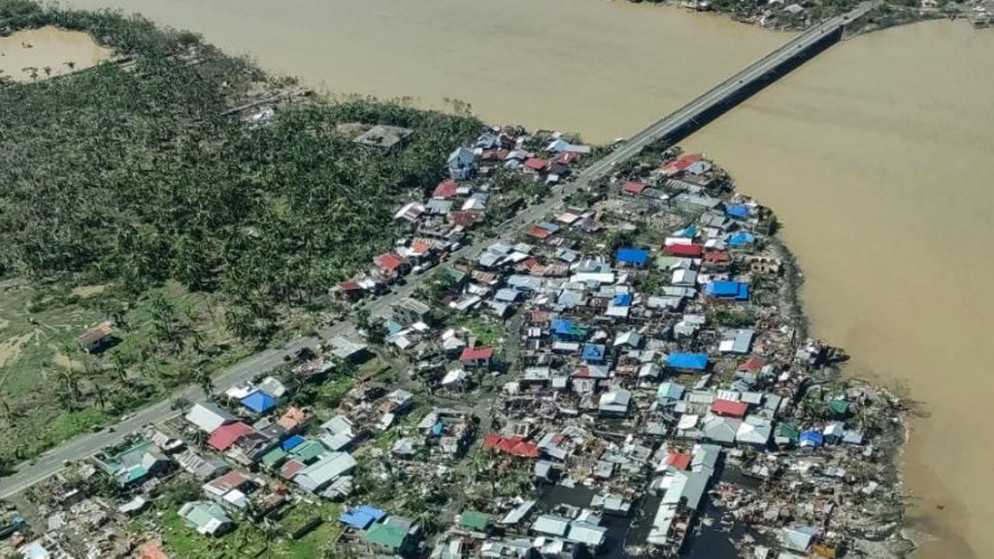 دمار بعد إعصار ضرب الفلبين. (أ ف ب)