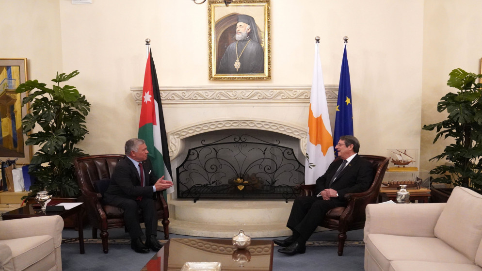 الملك يعقد مباحثات مع الرئيس القبرصي في نيقوسيا. (الديوان الملكي الهاشمي)