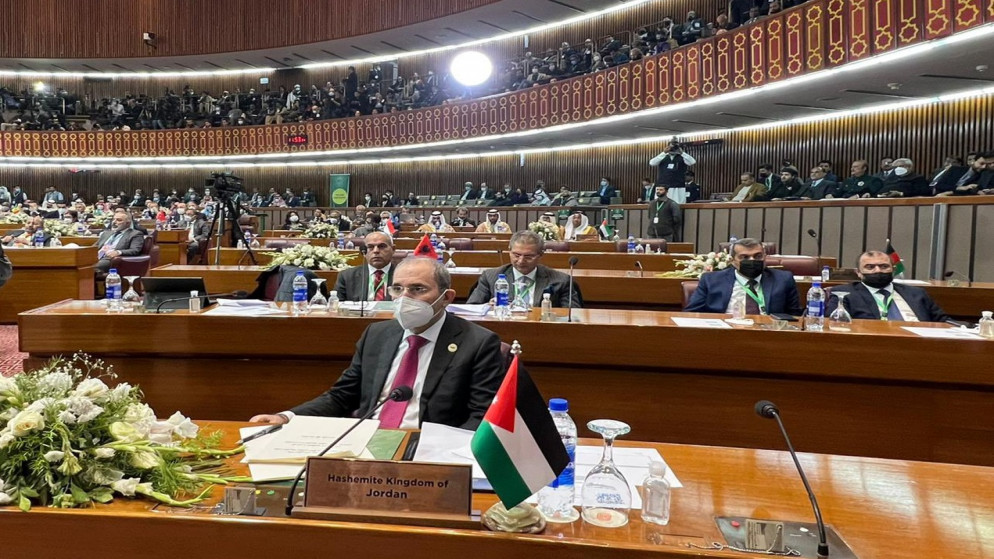 نائب رئيس الوزراء وزير الخارجية وشؤون المغتربين، أيمن الصفدي خلال مشاركته في اجتماع منظمة التعاون الإسلامي في باكستان. (المملكة)