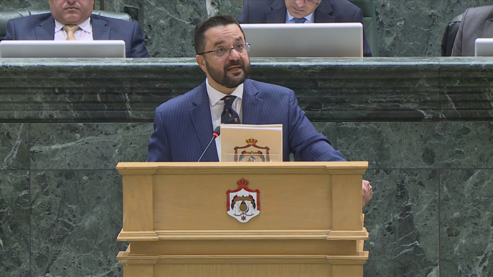 وزير المالية محمد العسعس خلال إلقائه خطاب الموازنة العامة للسنة المالية 2022 أمام مجلس النواب. (المملكة)