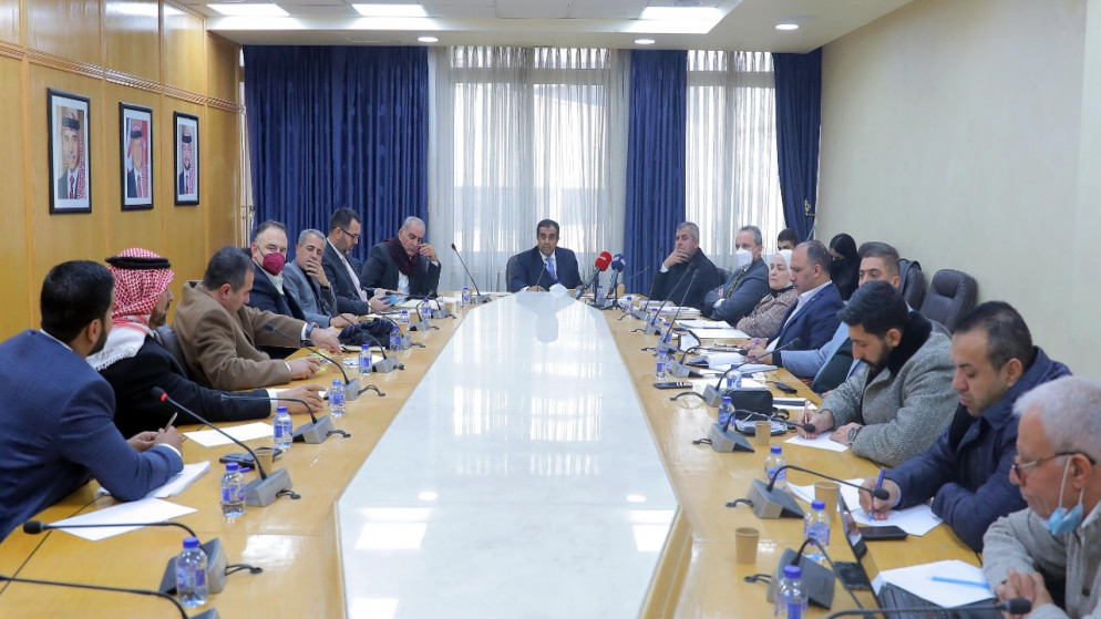 اجتماع لجنة الطاقة والثروة المعدنية النيابية بحضور وزير الطاقة والثروة المعدنية صالح الخرابشة. (بترا)