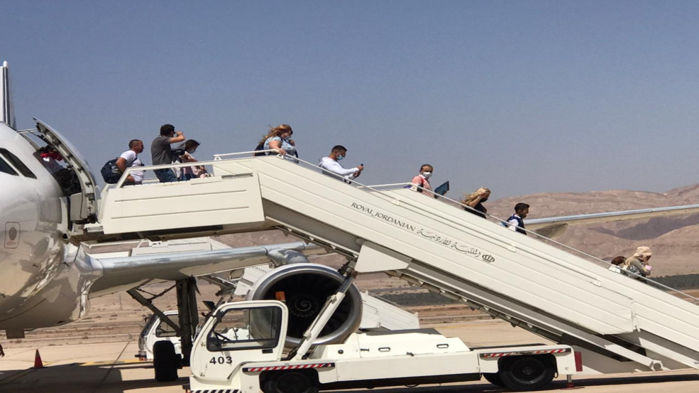 صورة توضيحية لوصول طائرة سياح إلى مطار الملك الحسين الدولي. 1/5/2021. (سلطة منطقة العقبة الاقتصادية الخاصة)