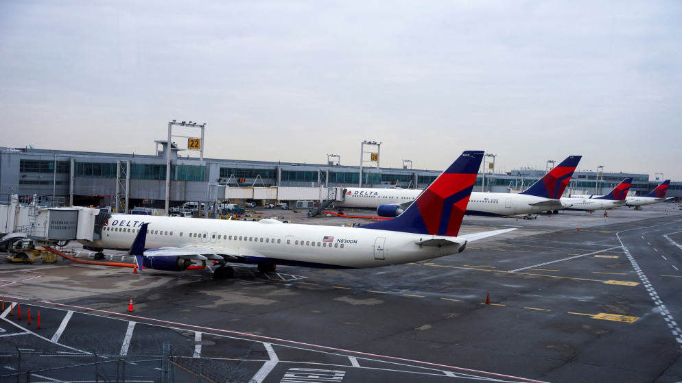 طائرات في مطار جون إف كينيدي الدولي جنوب غرب مدينة نيويورك. (رويترز)