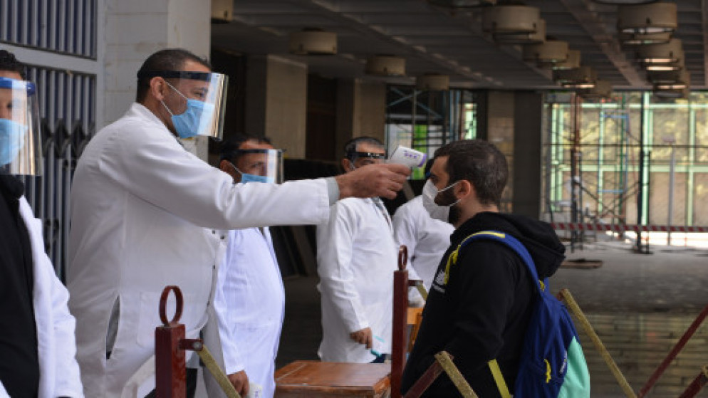 استئناف التعليم في الفصول الدراسية والامتحانات في القاهرة كجزء من التعايش مع فيروس كورونا وإعادة الحياة إلى طبيعتها في ظل إجراءات احترازية ضد الفيروس. ا28/02/2021. (shutterstock)