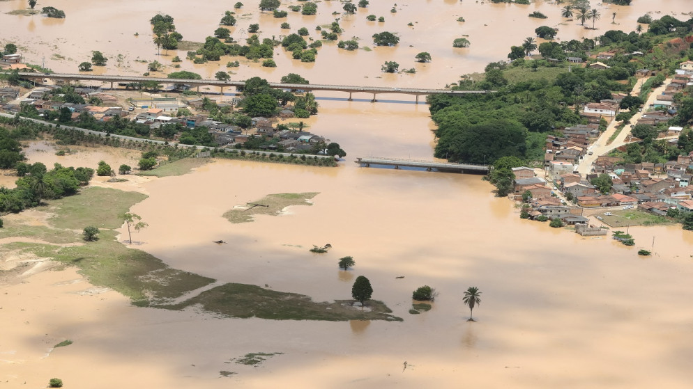 منظر عام للمنطقة التي غمرتها الفيضانات بالقرب من بورتو سيغورو، ولاية باهيا، البرازيل، 12 كانون الأول/ديسمبر 2021. (رويترز)