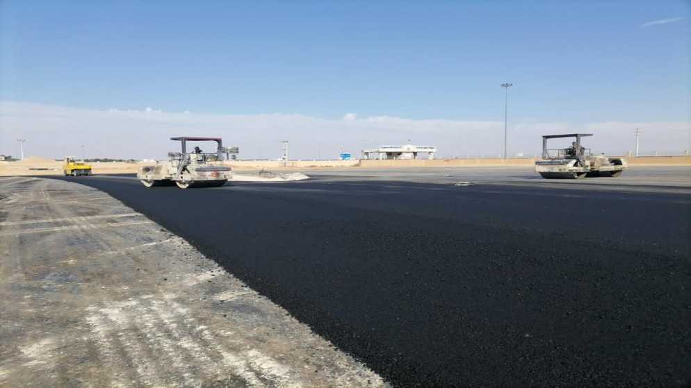 صور أرشيفية من أعمال صيانة داخل مركز حدودي. (وزارة الأشغال العامة)