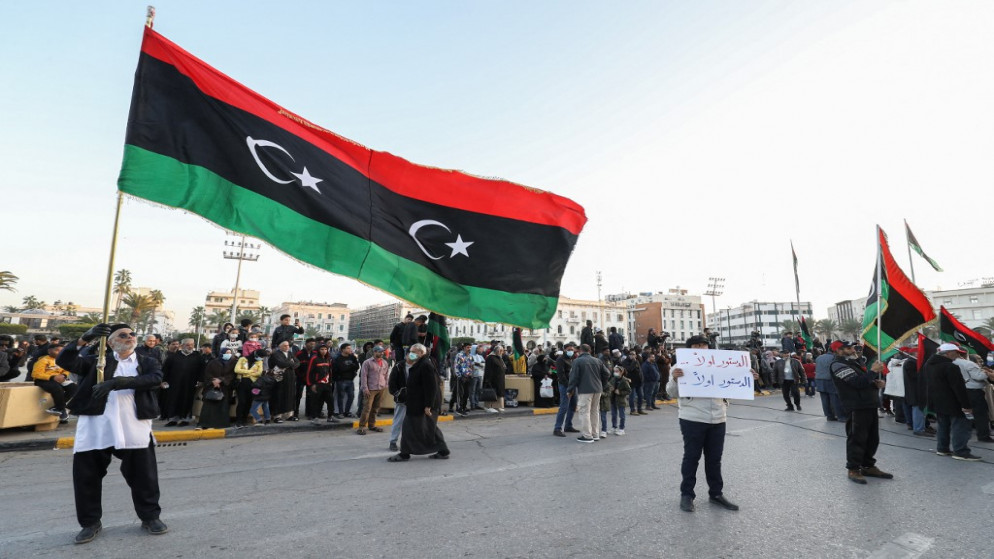 تجمع في ساحة الشهداء بوسط العاصمة الليبية طرابلس .24 ديسمبر 2021 .(أ ف ب)