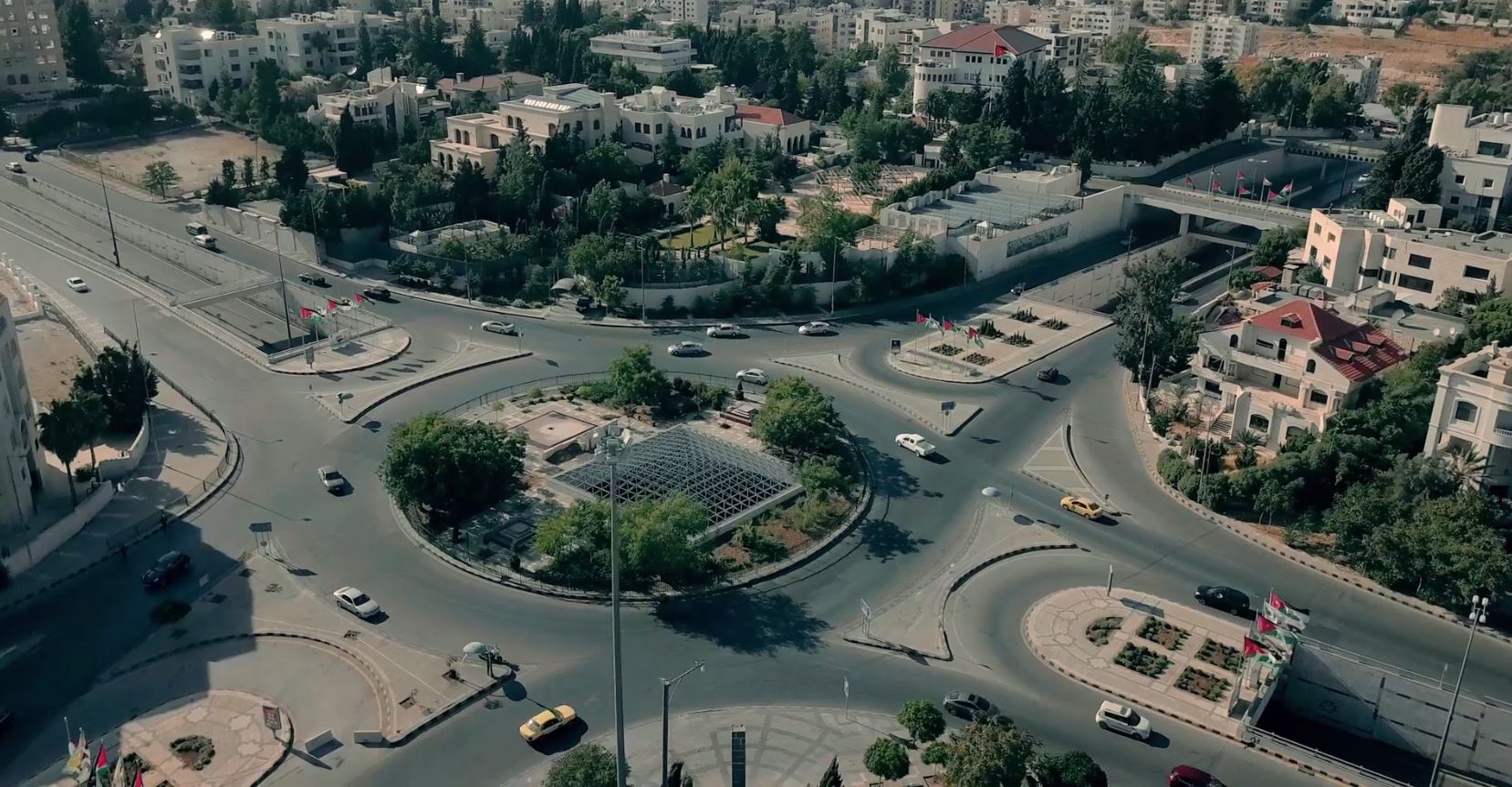 منظر عام للدوار الرابع في عمّان، ويضم مبنى رئاسة الوزراء. (فادي إسكندراني/ المملكة)