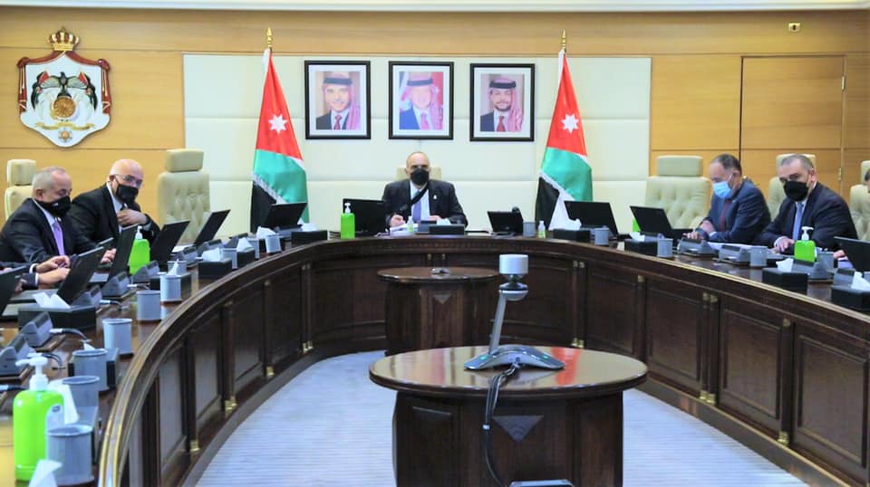 جانب من جلسة لمجلس الوزراء. (رئاسة الوزراء)