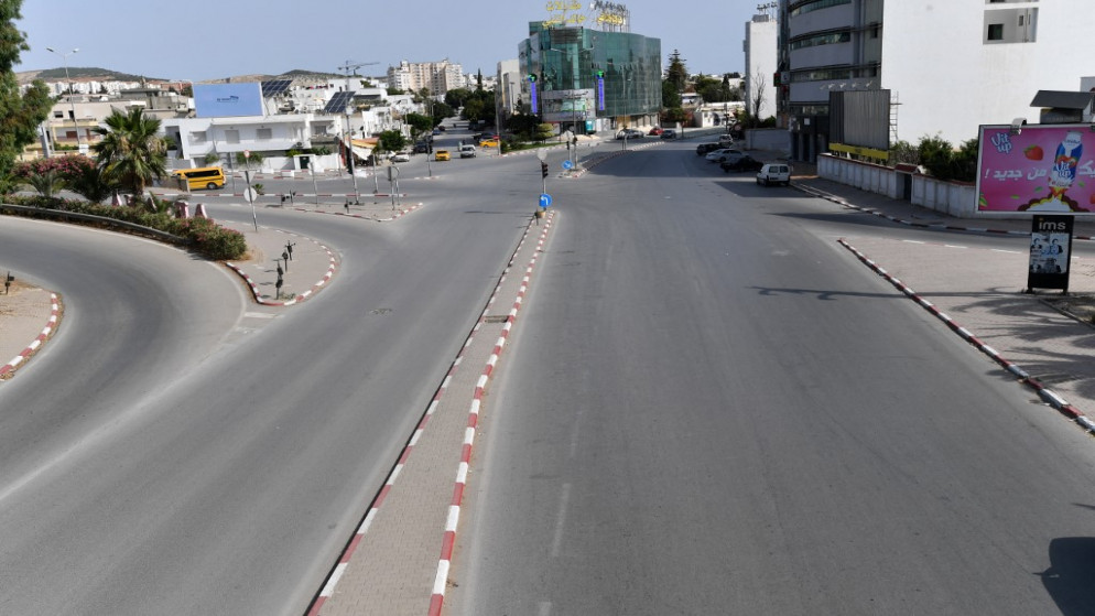 طريق خال من المركبات والمشاة كإجراء لمكافحة جائحة فيروس كورونا  في العاصمة تونس . 10 تموز/يوليو 2021.(أ ف ب)