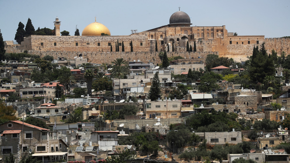 صورة تظهر منازل في محيط المسجد الأقصى حيث تظهر قبة الصخرة في القدس المحتلة. (رويترز)