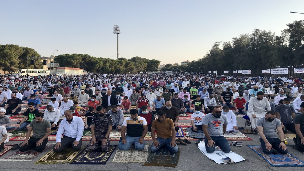 مصلون يؤدون صلاة عيد الاضحى المبارك، عمّان، 20/7/2021. (صلاح ملكاوي / المملكة) مصلون يؤدون صلاة عيد الاضحى المبارك، عمّان، 20/7/2021. (صلاح ملكاوي / المملكة)
