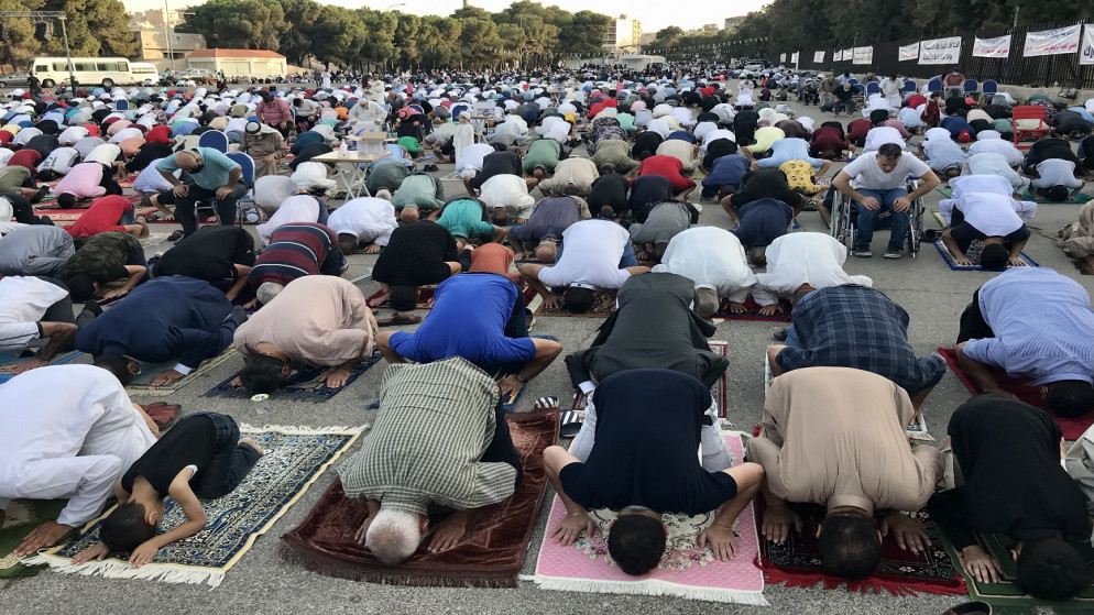 مصلون يؤدون صلاة عيد الاضحى المبارك، عمّان، 20/7/2021. (صلاح ملكاوي / المملكة) مصلون يؤدون صلاة عيد الاضحى المبارك، عمّان، 20/7/2021. (صلاح ملكاوي / المملكة)