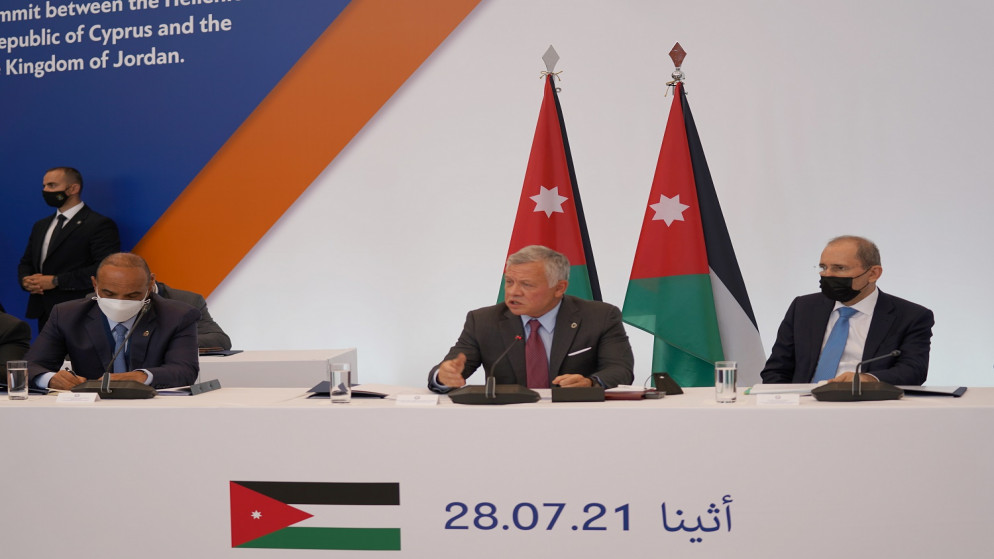 جلالة الملك عبدالله الثاني في العاصمة اليونانية أثينا خلال انعقاد القمة الثلاثية.28/7/2021. (الديوان الملكي الهاشمي)