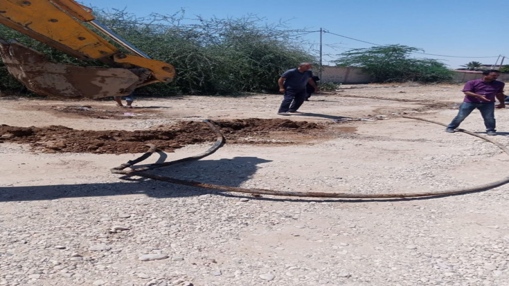 ضبط اعتداءات على خط المياه الرئيسي الناقل المزود لمناطق الشونة الجنوبية ضبط اعتداءات على خط المياه الرئيسي الناقل المزود لمناطق الشونة الجنوبية