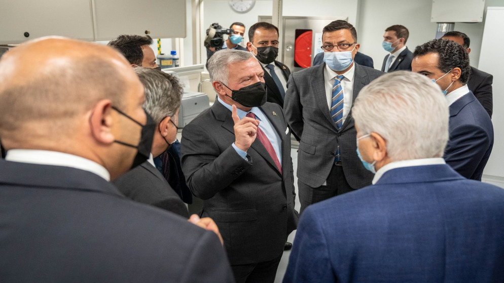 جلالة الملك عبدالله الثاني يؤكد خلال زيارته إلى مستشفى العبدلي أن القطاع الطبي الأردني يتمتع بسمعة طيبة يجب المحافظة عليها. (الديوان الملكي الهاشمي)