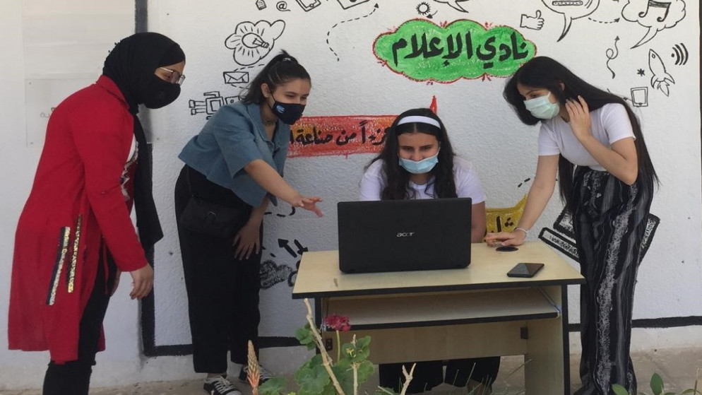 جدارية نادي الإعلام في مدرسة ماحص الثانوية للبنات. حزيران/يونيو 2021. (منظمة IREX)