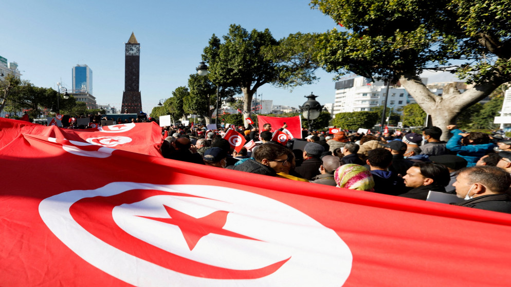 مظاهرات مناهضة لإجراءات الرئيس التونسي قيس سعيّد في العاصمة تونس. (أ ف ب)