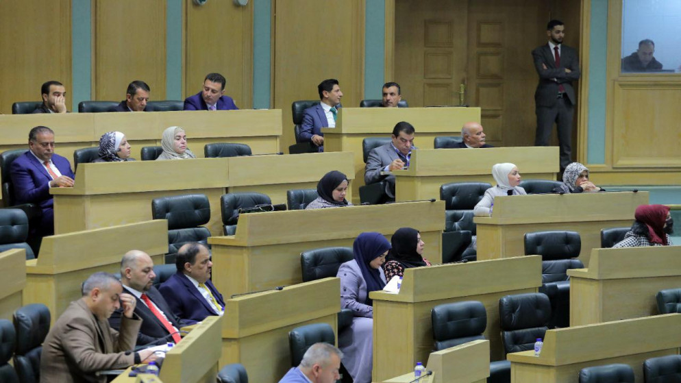 رئيس الوزراء بشر الخصاونة خلال جلسة مجلس النواب لمناقشة مشروع تعديل الدستور الأردني لعام 2021. (مجلس النواب)