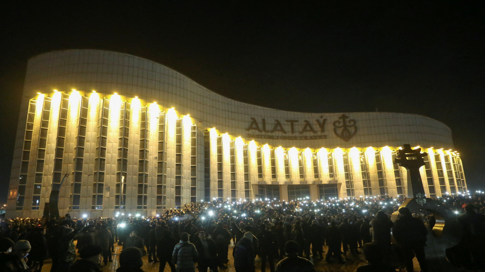 احتجاج على ارتفاع سعر الغاز في ألماتي في كازاخستان، 4 كانون الثاني/يناير 2022. (رويترز)