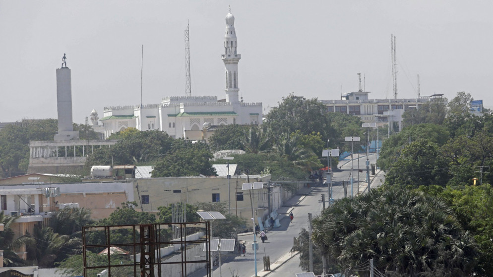 منظر عام يظهر شارعا مهجورا أمام القصر الرئاسي في مقديشو، الصومال ، 28 كانون الأول/ ديسمبر ، 2021.ر(ويترز / فيصل عمر)