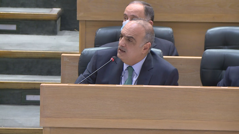 رئيس الوزراء بشر الخصاونة خلال جلسة لمناقشة مشروع تعديل الدستور الأردني لعام 2021 في مجلس الأمة. (مجلس النواب)