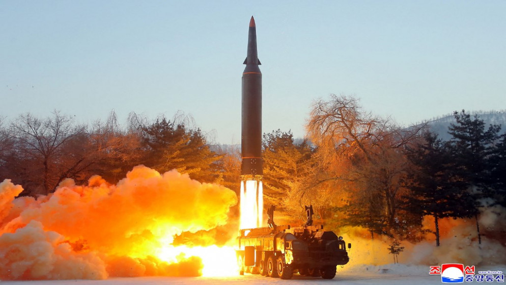 اختبار إطلاق صاروخ تفوق سرعته الصوت، كوريا الشمالية، 5 يناير 2022. (أ ف ب)