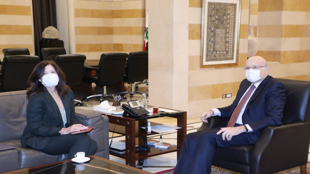 لقاء رئيس الوزراء اللبناني نجيب ميقاتي مع السفيرة الأميركية في لبنان دوروثي شيا. (مكتب ميقاتي)