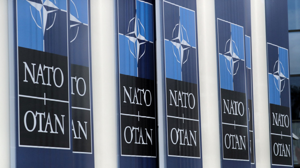 شعار ناتو في مقر حلف شمال الأطلسي، 21 تشرين الأول/ أكتوبر 2021. (رويترز)