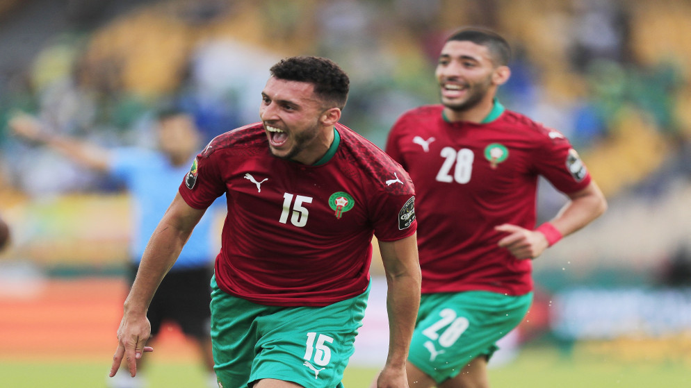 المغربي سليم أملاح محتفلا بتسجيل هدف منتخب بلاده الأول في شباك جزر القمر. (رويترز)