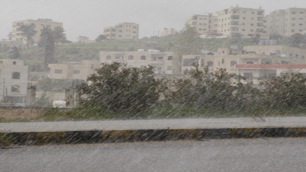 صورة أرشيفية لتساقط أمطار في عمّان. (صلاح ملكاوي/ المملكة)