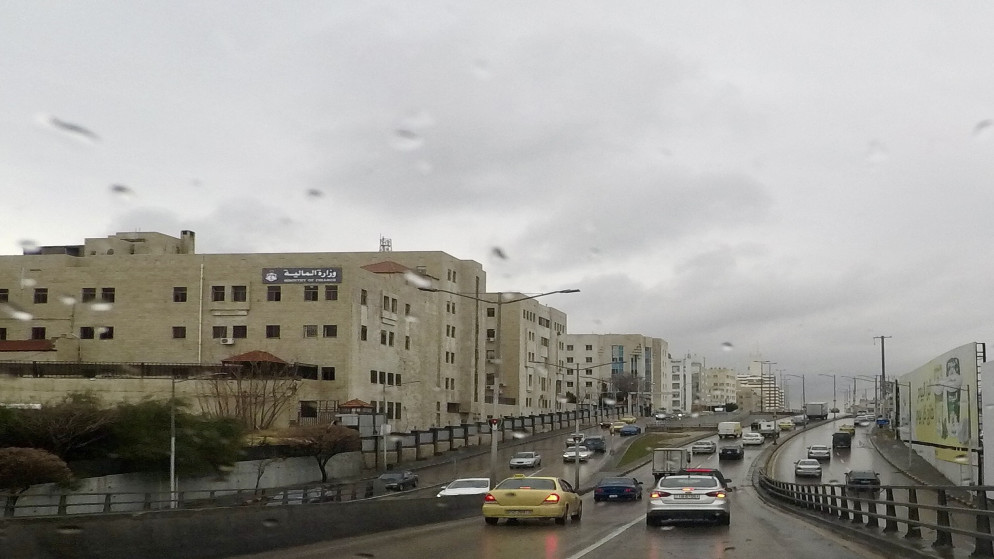 شارع رئيسي في العاصمة عمّان خلال جو غائم. (صلاح ملكاوي/المملكة)