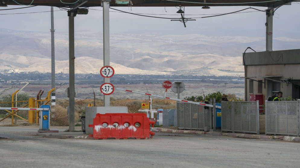 نقطة عبور في أريحا في الضفة الغربية المحتلة نحو جسر الملك حسين، 28 كانون الثاني/يناير 2021. (أحمد غرابلي/ أ ف ب)