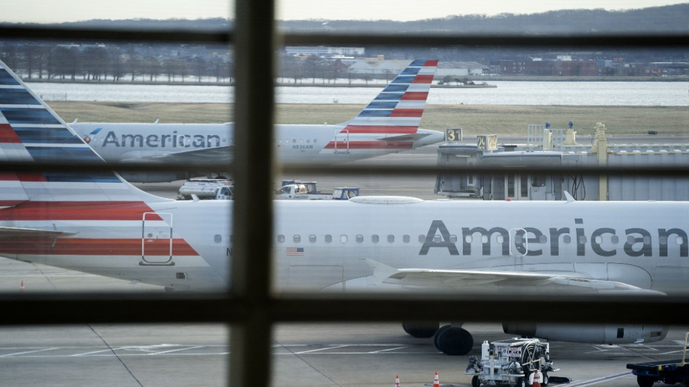 طائرات الخطوط الجوية الأميركية على مدرج المطار في مطار رونالد ريغان واشنطن الوطني (DCA) في أرلينغتون ، فيرجينيا .15 يناير 2022.(أ ف ب)