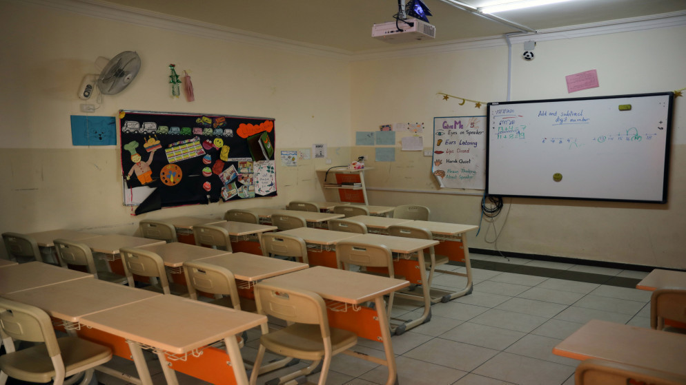 صورة أرشيفية لغرفة صفية فارغة في مدرسة، 23 آذار/مارس 2020. (محمد حامد/رويترز)