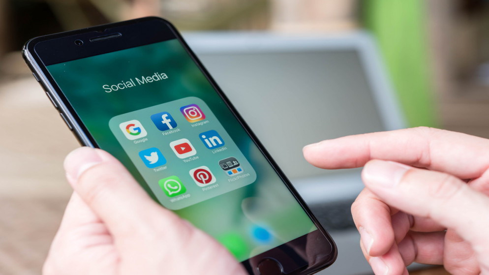 أيقونات تطبيقات التواصل الاجتماعي على شاشة هاتف محمول. (shutterstock)