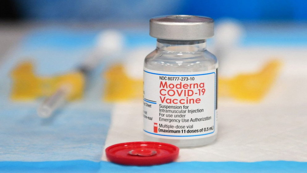 لقاح Moderna Covid-19 في عيادة التطعيم في لوس أنجلوس ، كاليفورنيا. 15 ديسمبر 2021 .(أ  ف ب)