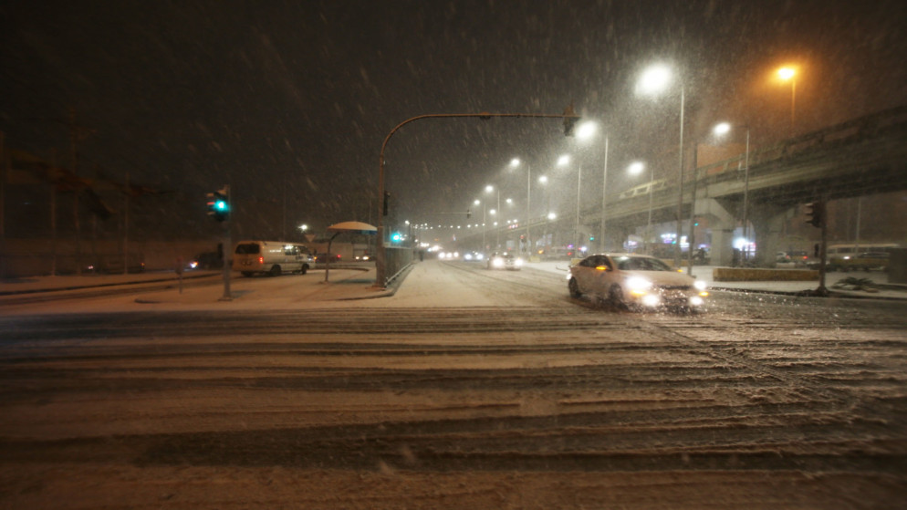 شارع في مدينة عمّان خلال تساقط الثلوج، 26 كانون الثاني/يناير 2022. (صلاح ملكاوي/ المملكة)