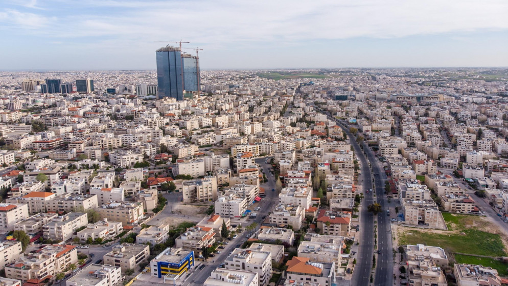 منظر عام من الأعلى لمدينة عمّان. (shutterstock)