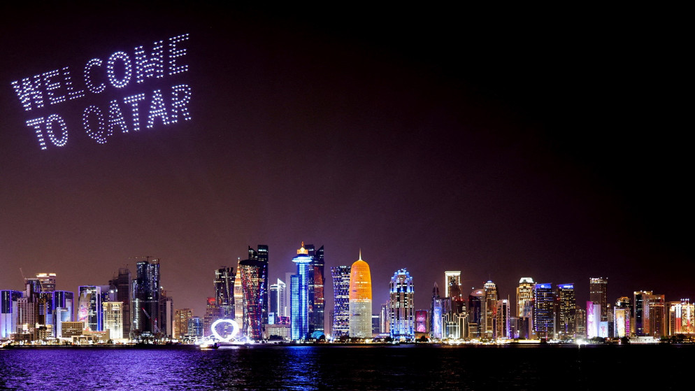 عرض كلمات ترحيبية باستخدام طائرة بدون طيار قبل بطولة كأس العالم لكرة القدم 2022 في الدوحة ، قطر ، 14 نوفمبر 2022. (رويترز / عمرو عبد الله دلش)