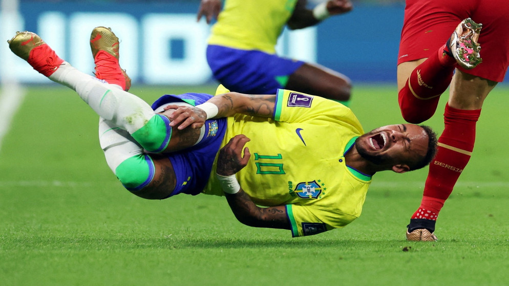 إصابة اللاعب البرازيلي نيمار. 24 تشرين الثاني/نوفمبر 2022 (رويترز)