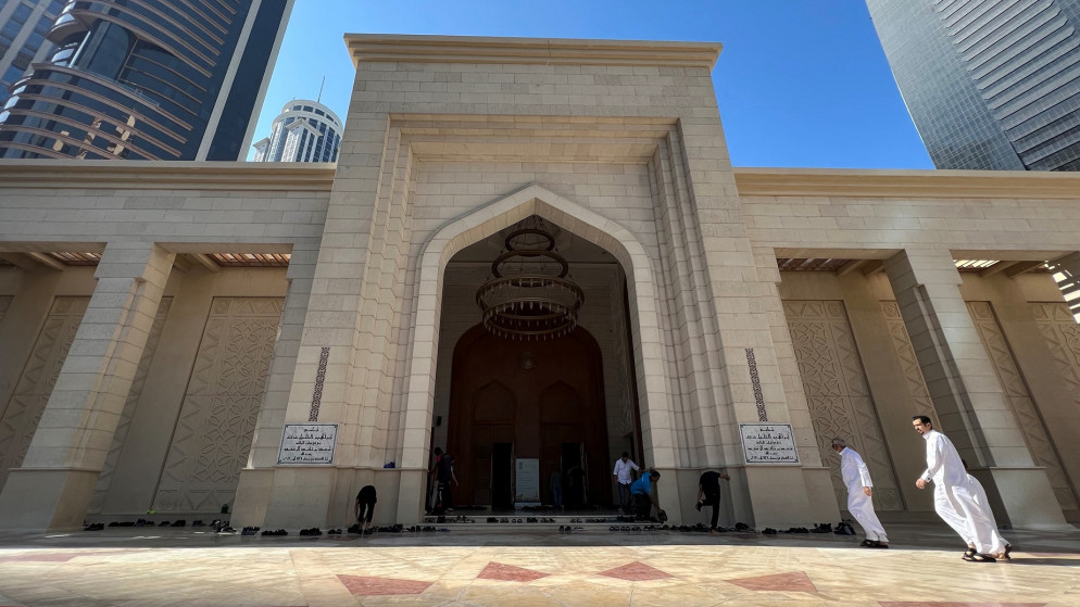 صلاة الجمعة في مسجد في الدوحة، قطر، 25 تشرين الثاني/نوفمبر 2022 (رويترز)