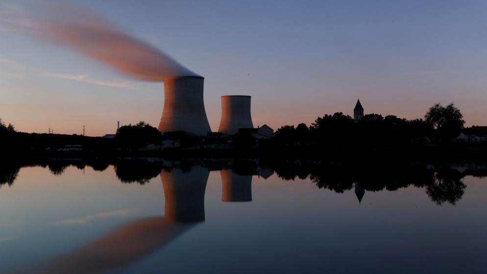 صورة توضيحية لبخار يتصاعد من برج تبريد لمحطة طاقة نووية، 8 تشرين الأول/أكتوبر 2021. (رويترز)