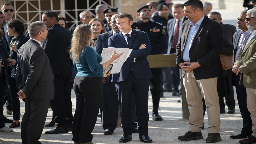 الرئيس الفرنسي، إيمانويل ماكرون يزور مدينة جرش الأثرية. (أف ب) الرئيس الفرنسي، إيمانويل ماكرون يزور مدينة جرش الأثرية. (أف ب)