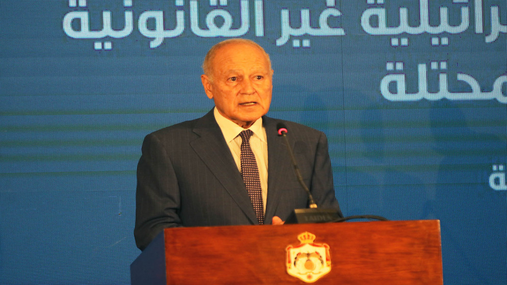 الأمين العام لجامعة الدول العربية أحمد أبو الغيط خلال مؤتمر صحفي بعد اجتماع اللجنة الوزارية العربية في عمّان. (المملكة/صلاح ملكاوي)