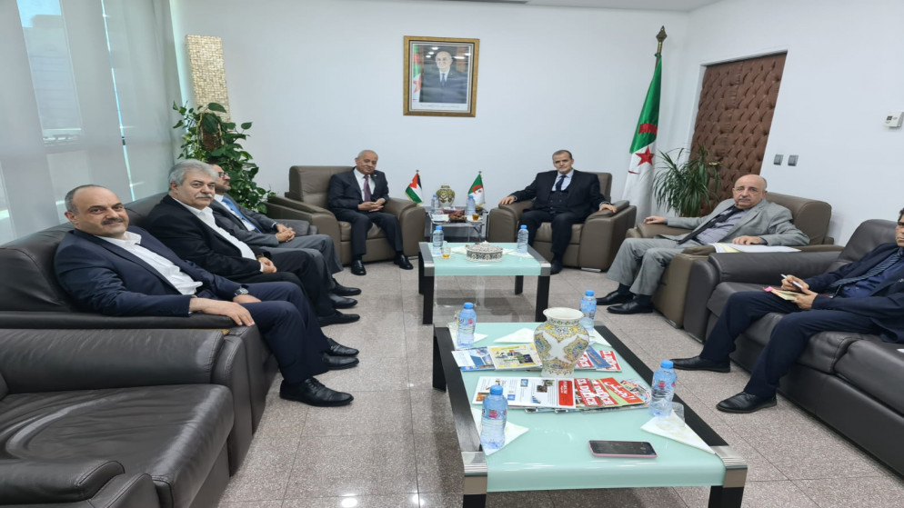 لقاء وزير التجارة الجزائري كمال رزيق مع وفد من غرفة صناعة الأردن. (غرفة صناعة الأردن)