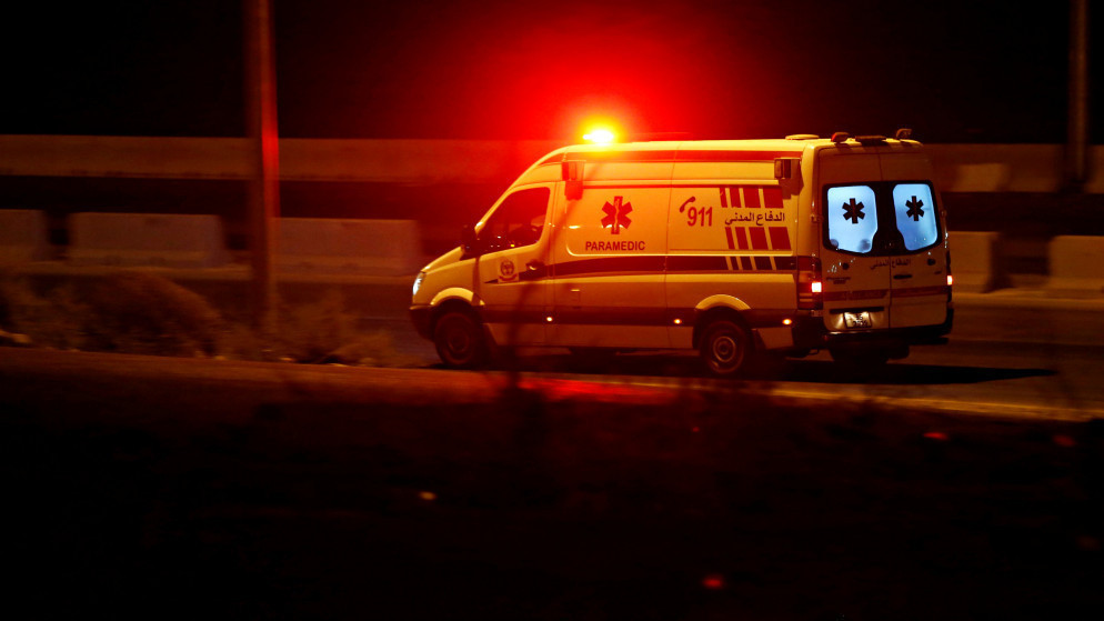 سيارة إسعاف في شارع في عمّان. (رويترز)