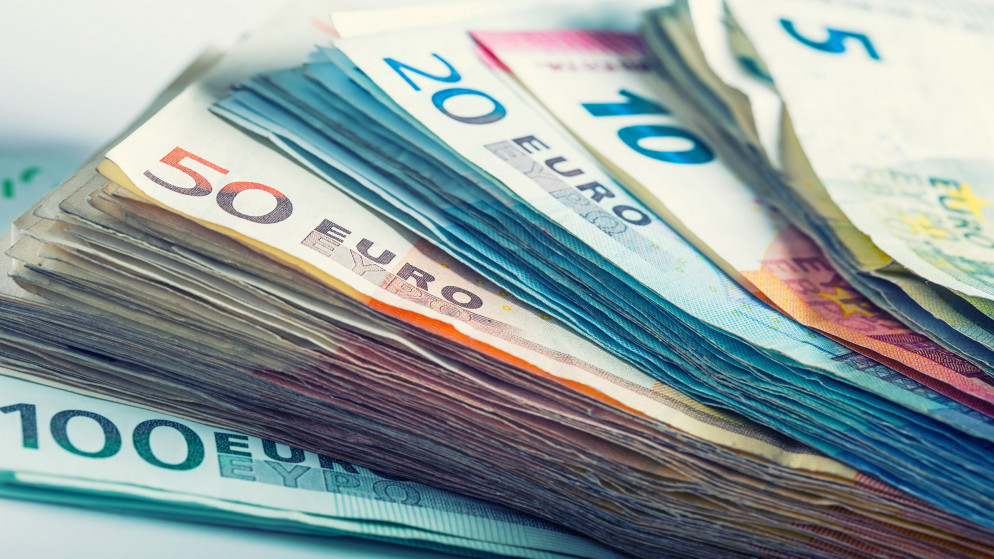 عملات من فئة اليورو. (shutterstock)