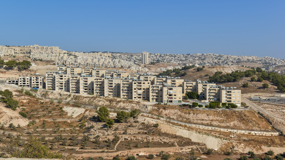 مستوطنة إسرائيلية على تلة قرب بيت لحم في الضفة الغربية المحتلة. (shutterstock)